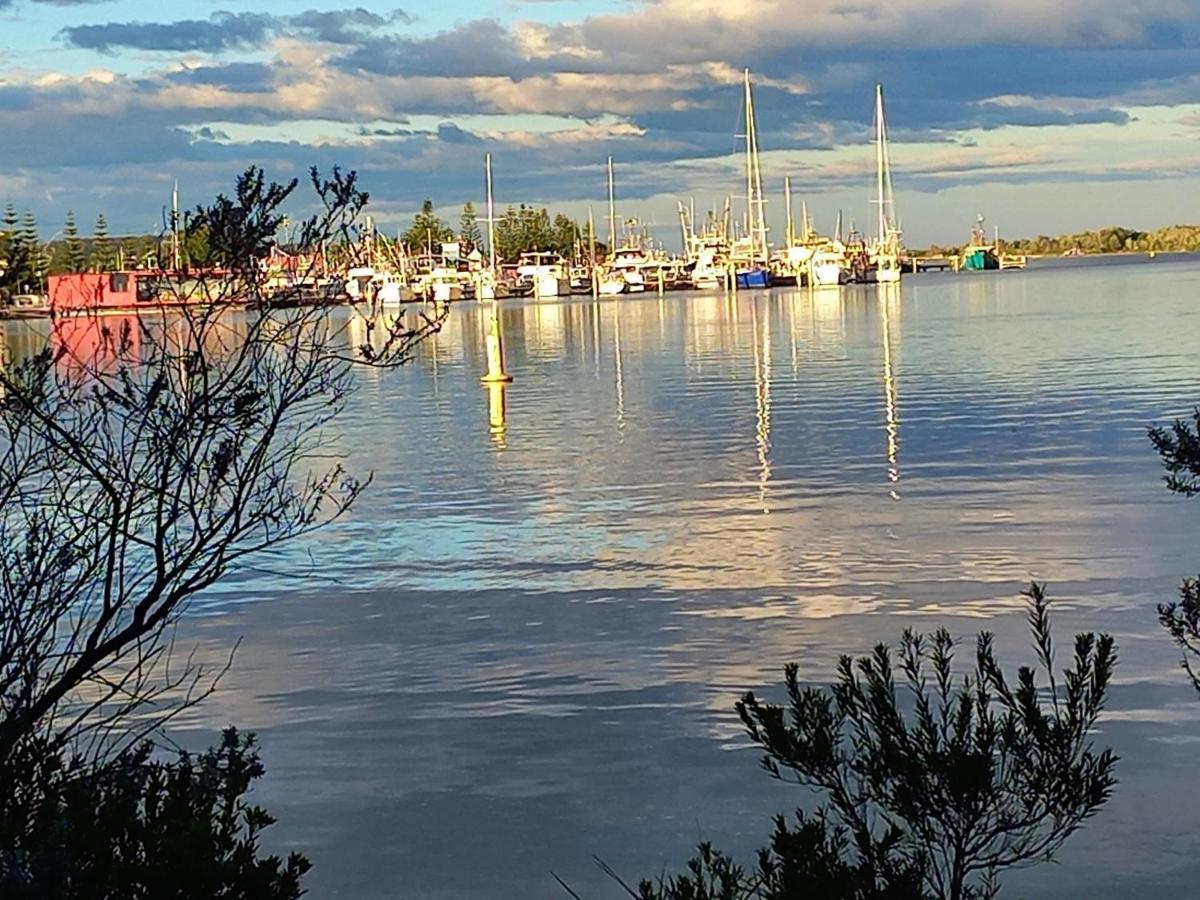 Heyfield Motel And Apartments Lakes Entrance Exteriör bild