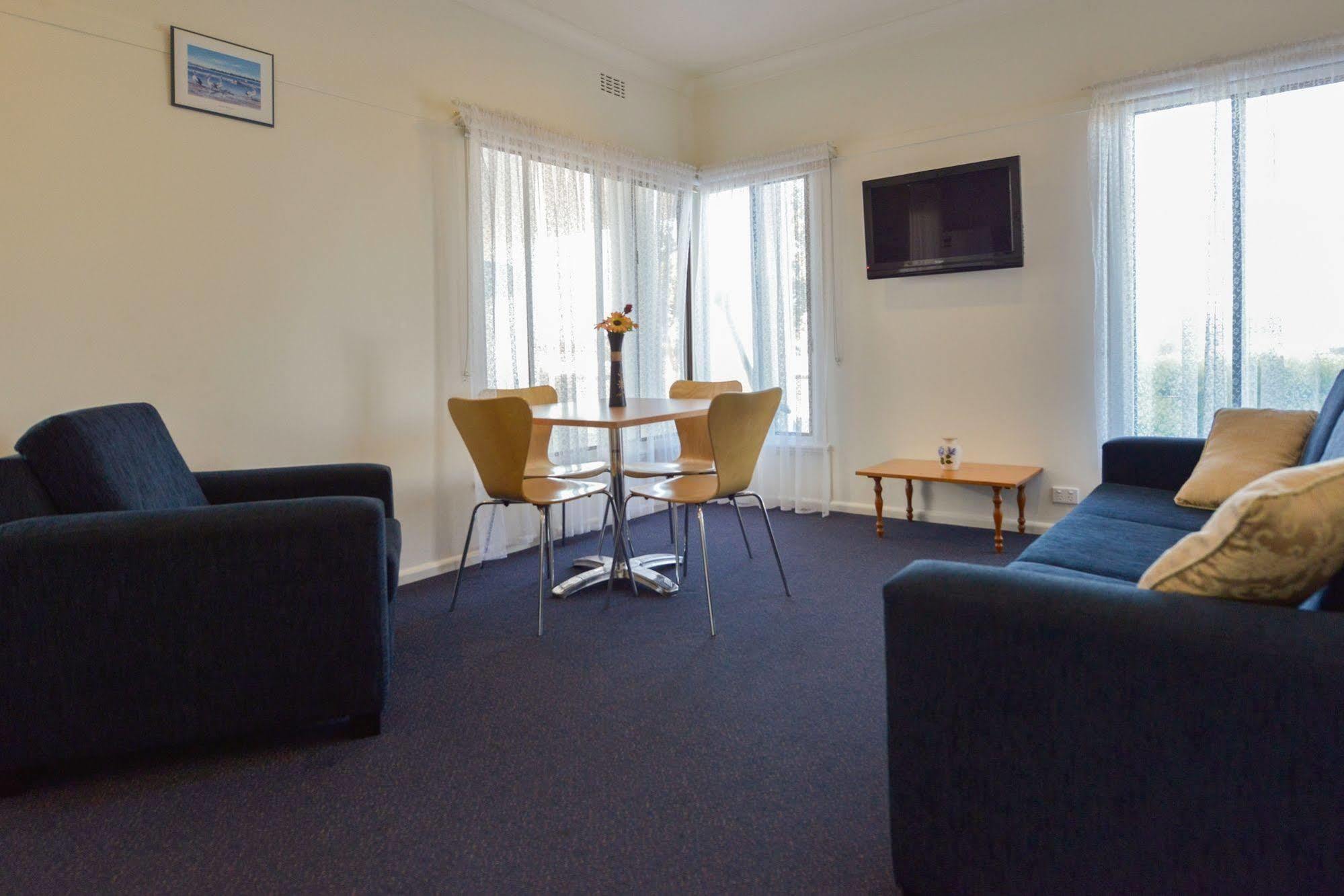 Heyfield Motel And Apartments Lakes Entrance Exteriör bild
