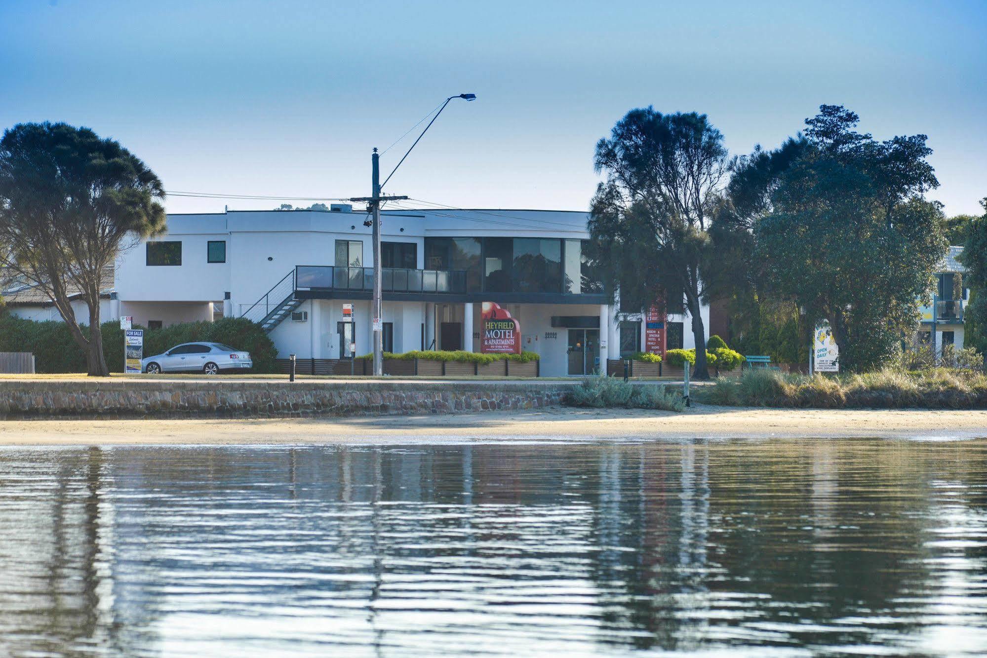 Heyfield Motel And Apartments Lakes Entrance Exteriör bild